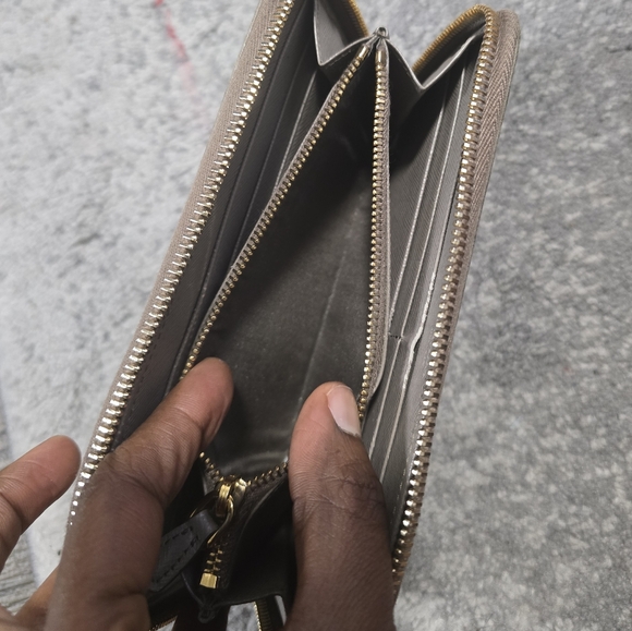 Prada Saffiano Zip-Round Wallet - Picture 7 of 9